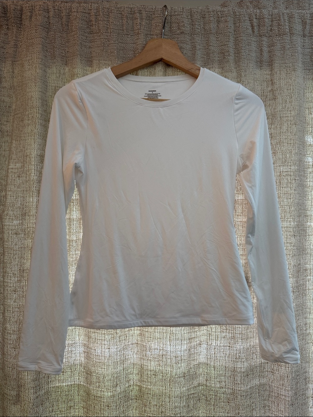 Classic Women's White Long-Sleeve Crewneck Tee - Lightweight Everyday Essential